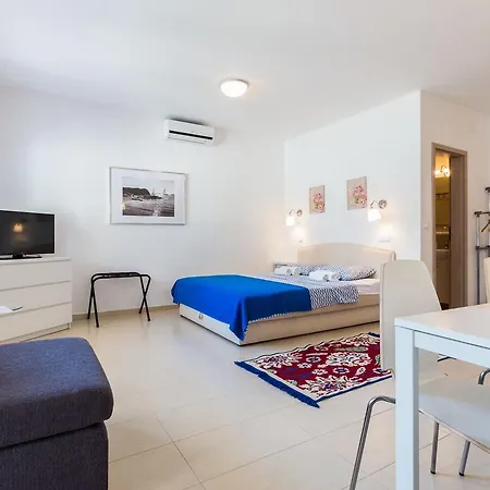 Ria Apartment