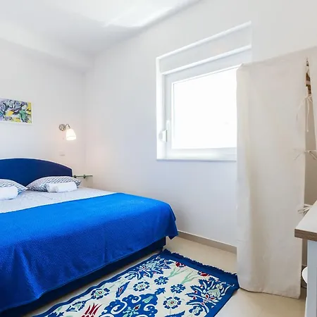 Ria Apartment *